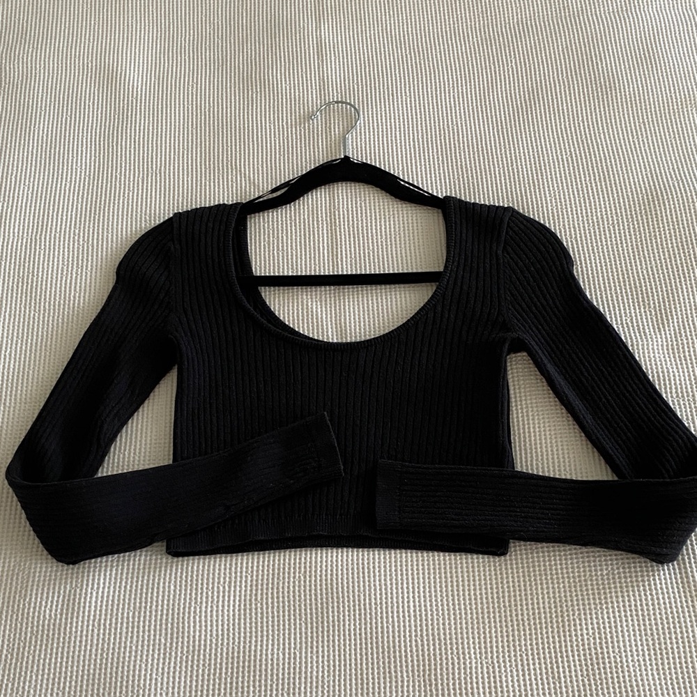 3 for 15$! Bershka Black Ribbed Long sleeved Crop Top. Size M.